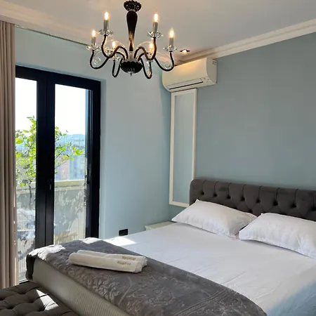Rooftop Light Apartment *