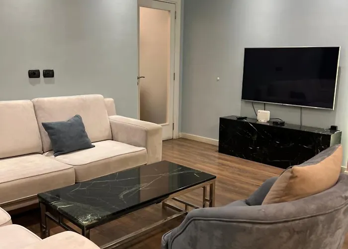 アパート Rooftop Light ティラナ