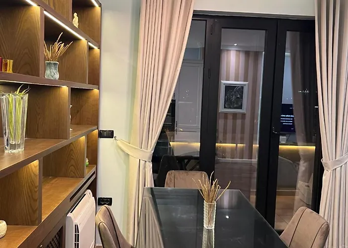 Rooftop Light ティラナ